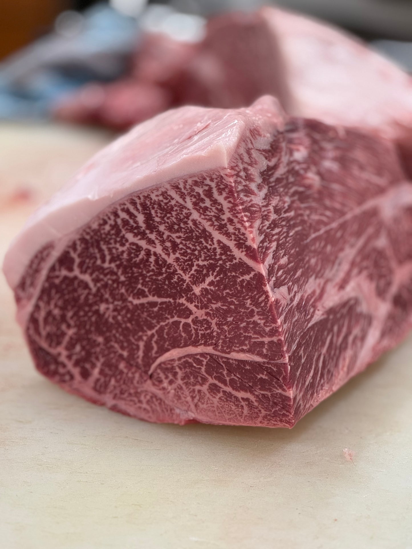 【実家の両親へ感謝を込めたお肉プレゼント】|静岡厳選赤身ステーキ : 花城ギフトBOX付